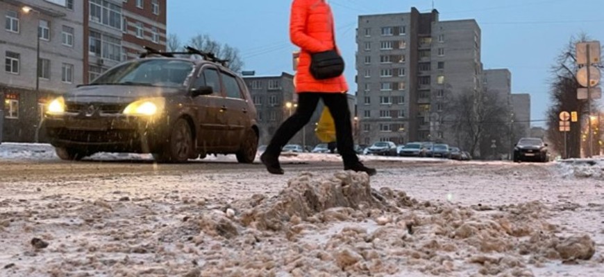 Петербург переживает очередной «снежный коллапс» из-за дефицита дворников и механизаторов