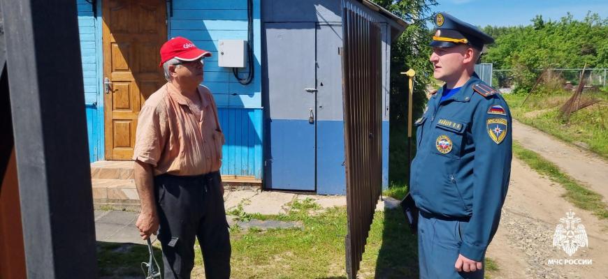 В Костроме сотрудники МЧС России проинструктировали садоводов по вопросам пожарной безопасности