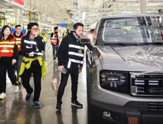 Компания JETOUR организовала визит представителей мировых СМИ и потенциальных потребителей на интеллектуальную фабрику в Фучжоу